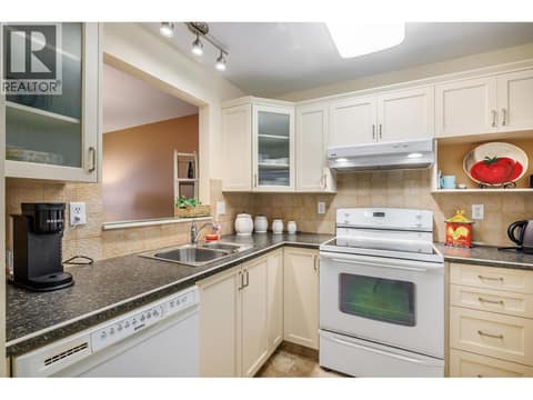 Photo 10 of 920 Glenwood Avenue Unit# 111, Kelowna South