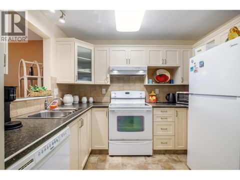 Photo 9 of 920 Glenwood Avenue Unit# 111, Kelowna South