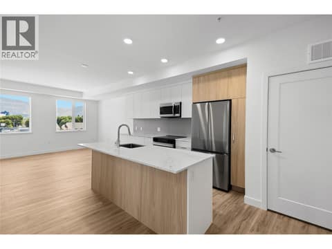 Photo 10 of 270 Riverside Drive Unit# 412, Main North, Penticton
