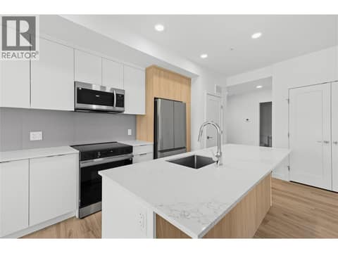 Photo 8 of 270 Riverside Drive Unit# 412, Main North, Penticton