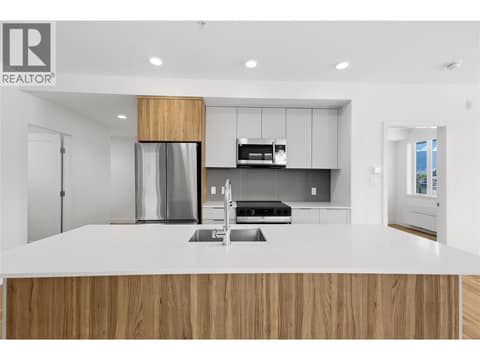 Photo 7 of 270 Riverside Drive Unit# 415, Main North, Penticton