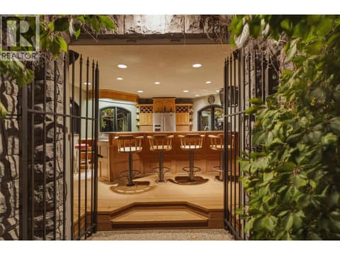 Outdoor Bar & Kitchen at 2550 Grantham Road, South East Kelowna