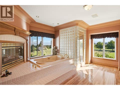 Primary Suite Bathroom at 2550 Grantham Road, South East Kelowna