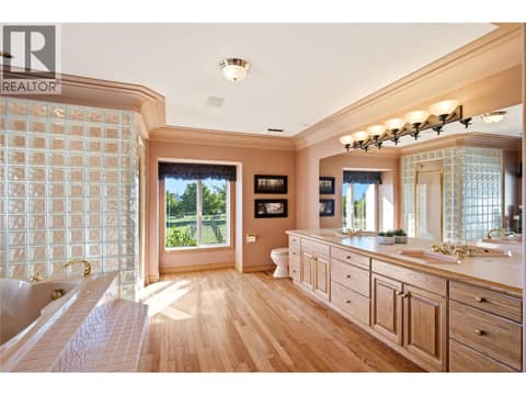 Primary Suite Bathroom at 2550 Grantham Road, South East Kelowna