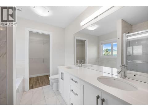 5 pics ensuite with walk-in closet at 695 Concordia Street, University District, Kelowna