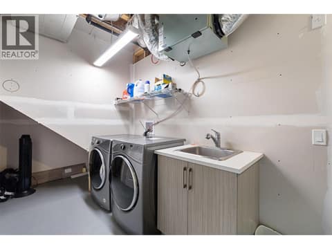 Laundry and sink at 695 Concordia Street, University District, Kelowna