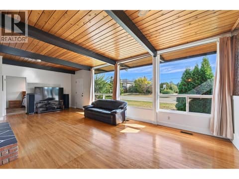 Photo 5 of 1020 Southill Street, Brocklehurst, Kamloops