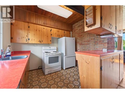 Photo 7 of 1020 Southill Street, Brocklehurst, Kamloops