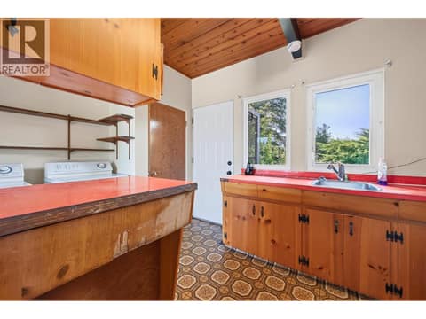 Photo 8 of 1020 Southill Street, Brocklehurst, Kamloops