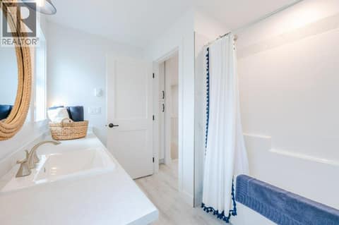 4-piece main bath upper level at 2450 Radio Tower Road Unit# 58, Oliver Rural