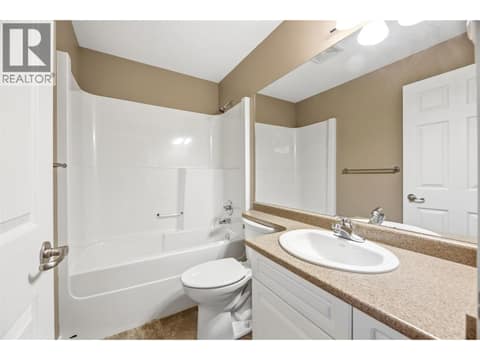 4 Pc ensuite at 1125 Bernard Avenue Unit# 302, Kelowna North