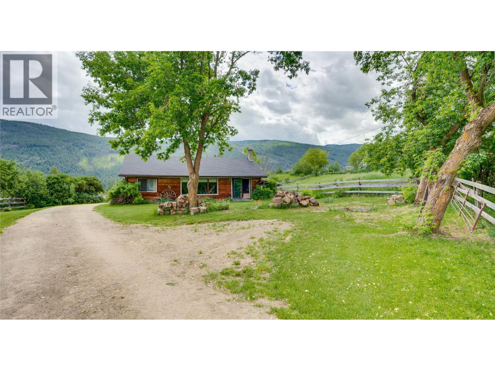 Photo 2 of 4878 Stepney Road, Armstrong/ Spall., Spallumcheen