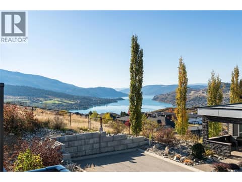 Photo 2 of 1000 Mt Robson Place Unit# 29, Middleton Mountain Vernon