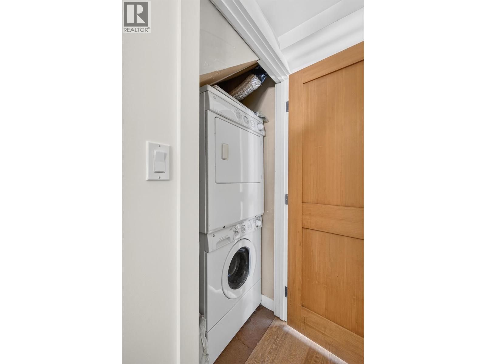 Laundry at 504 A 10th Street S, Golden