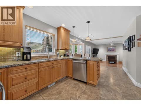 Photo 11 of 975 Regent Crescent, Aberdeen, Kamloops