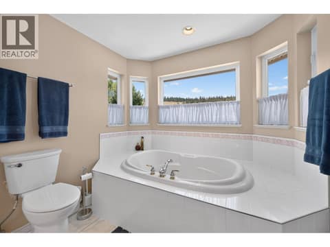 Photo 24 of 975 Regent Crescent, Aberdeen, Kamloops