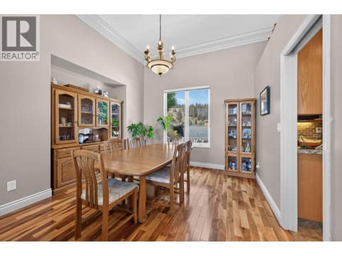 Photo 8 of 975 Regent Crescent, Aberdeen, Kamloops