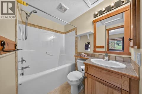 4 piece bathroom accessible from 2nd bedroom and living room, contains laundry as well at 701 14A Crescent Unit# 214, Invermere