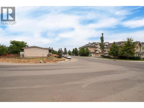 Photo 35 of 651 Richter Street, Kelowna North