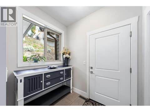 Mudroom at 989 Mt Ida Lane, Middleton Mountain Vernon