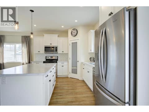Photo 10 of 741 Yorkville Street, University District, Kelowna