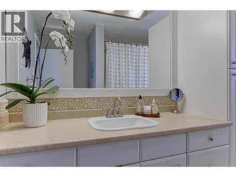 Upstairs Bathroom at 450 Holbrook Road W, Rutland South, Kelowna