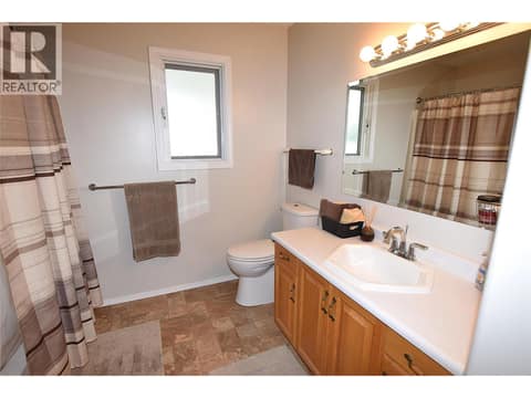 Main bathroom at 415 4 Street, Swan Lake West, Vernon