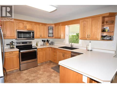 Oak cabinets at 415 4 Street, Swan Lake West, Vernon