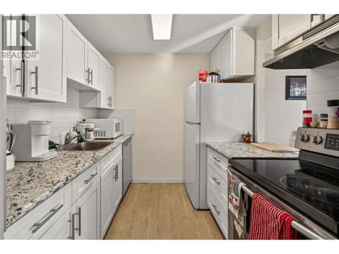 Photo 3 of 737 Leon Avenue Unit# 1007, Kelowna North