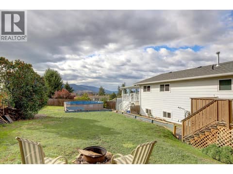 Large back yard at 5723 Richards Crescent, North BX, Vernon