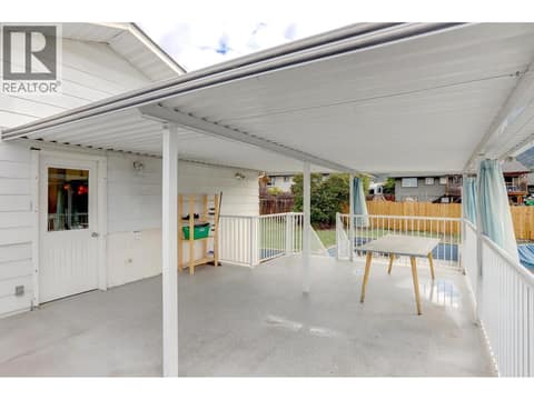 Large Covered Deck at 5723 Richards Crescent, North BX, Vernon