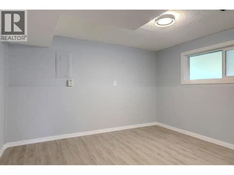 Suite Bedroom at 5723 Richards Crescent, North BX, Vernon
