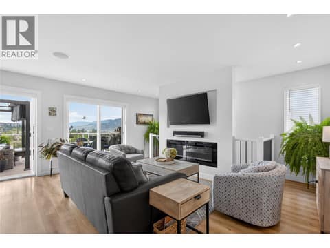 Photo 11 of 1070 MacCleave Avenue, Columbia/Duncan, Penticton