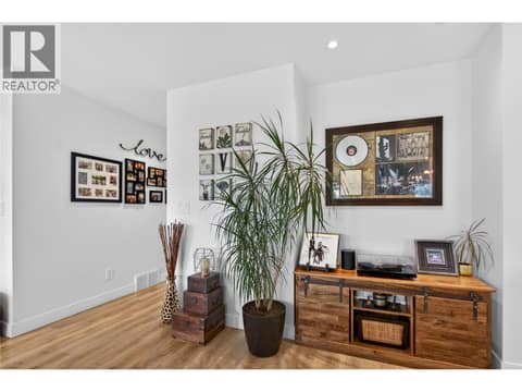 Photo 15 of 1070 MacCleave Avenue, Columbia/Duncan, Penticton