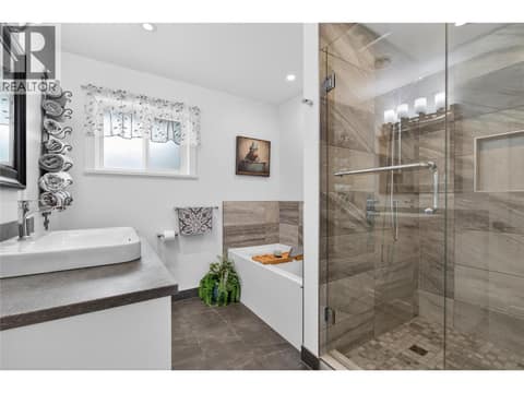 Photo 17 of 1070 MacCleave Avenue, Columbia/Duncan, Penticton