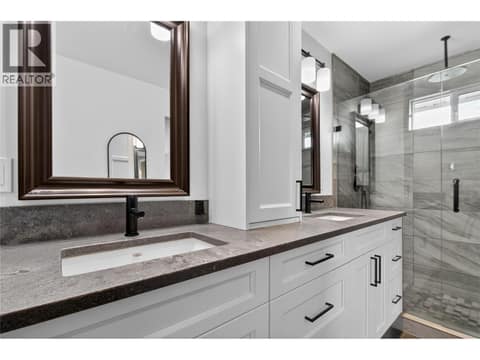 Photo 21 of 1070 MacCleave Avenue, Columbia/Duncan, Penticton