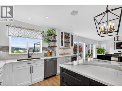 Photo 4 of 1070 MacCleave Avenue, Columbia/Duncan, Penticton