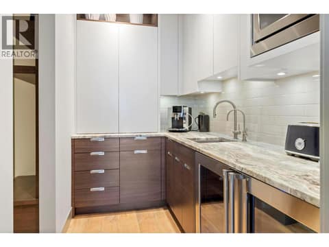 Butler's pantry at 1502 Marble Ledge Drive, Lake Country South West