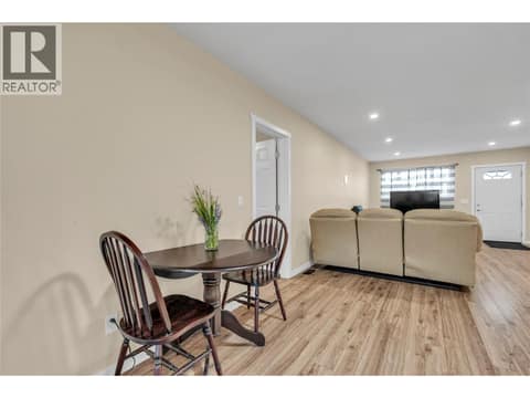 Photo 11 of 507 Duncan Avenue W, Main North, Penticton