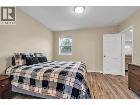 Photo 18 of 507 Duncan Avenue W, Main North, Penticton