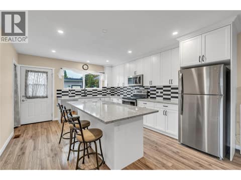 Photo 4 of 507 Duncan Avenue W, Main North, Penticton