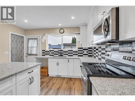 Photo 6 of 507 Duncan Avenue W, Main North, Penticton