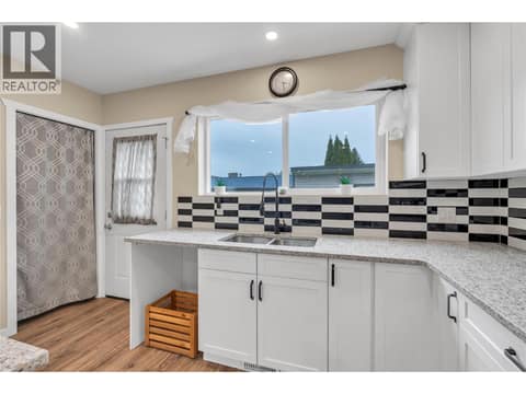 Photo 7 of 507 Duncan Avenue W, Main North, Penticton