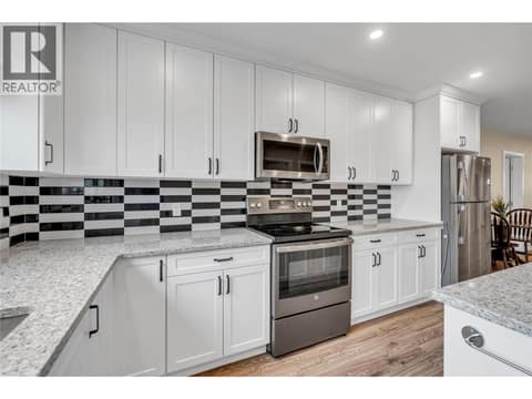 Photo 8 of 507 Duncan Avenue W, Main North, Penticton