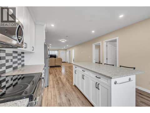 Photo 9 of 507 Duncan Avenue W, Main North, Penticton