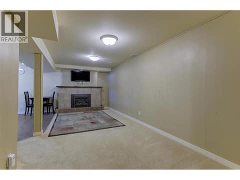 Large Living Room at 565 Dougall Road S, Rutland South, Kelowna