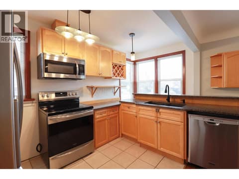 Photo 10 of 156 Nanaimo Avenue E, Main North, Penticton
