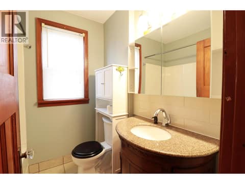 Photo 11 of 156 Nanaimo Avenue E, Main North, Penticton