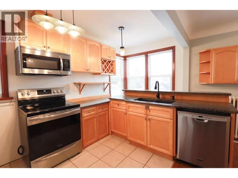Photo 16 of 156 Nanaimo Avenue E, Main North, Penticton