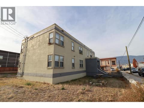 Photo 3 of 156 Nanaimo Avenue E, Main North, Penticton